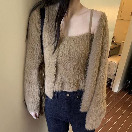 Dongdaemum Women’s One-Pieces, a testament to the elegance and quality of wholesale Korean fashion.