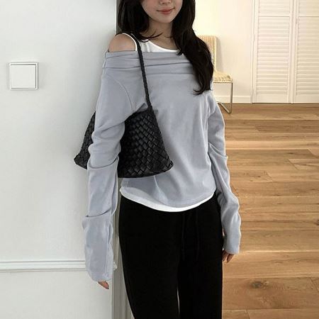 Dongdaemum Women’s Shirts, Tops & T-Shirts, a testament to the elegance and quality of wholesale Korean fashion.