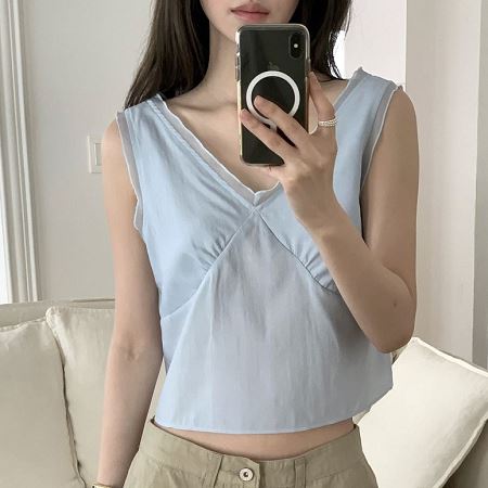 Dongdaemum Women’s Shirts, Tops & T-Shirts, a testament to the elegance and quality of wholesale Korean fashion.