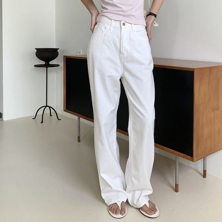 Dongdaemum Women’s Pants, a testament to the elegance and quality of wholesale Korean fashion.