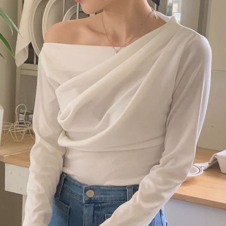 Dongdaemum Women’s Shirts, Tops & T-Shirts, a testament to the elegance and quality of wholesale Korean fashion.