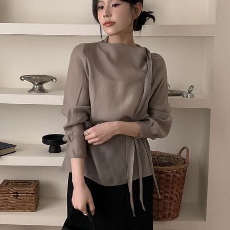 Dongdaemum Women’s Shirts, Tops & T-Shirts, a testament to the elegance and quality of wholesale Korean fashion.