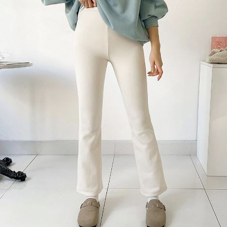 Dongdaemum Women’s Pants, a testament to the elegance and quality of wholesale Korean fashion.