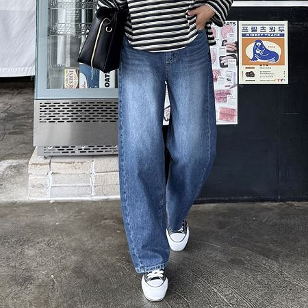 Dongdaemum Women’s Pants, a testament to the elegance and quality of wholesale Korean fashion.