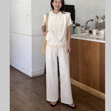 Dongdaemum Women’s One-Pieces, a testament to the elegance and quality of wholesale Korean fashion.
