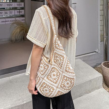 Dongdaemum Women’s Handbags, a testament to the elegance and quality of wholesale Korean fashion.