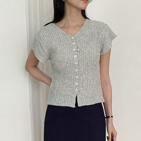 Dongdaemum Women’s Coats & Jackets, a testament to the elegance and quality of wholesale Korean fashion.