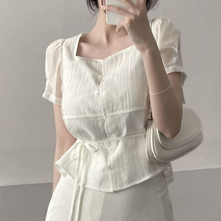 Dongdaemum Women’s Shirts, Tops & T-Shirts, a testament to the elegance and quality of wholesale Korean fashion.