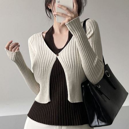 Dongdaemum Women’s Coats & Jackets, a testament to the elegance and quality of wholesale Korean fashion.