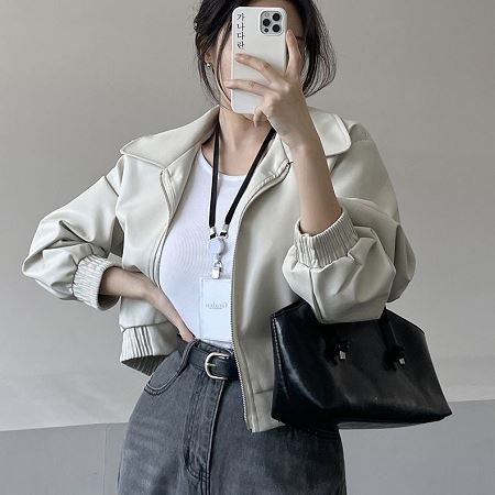 Dongdaemum Women’s Coats & Jackets, a testament to the elegance and quality of wholesale Korean fashion.