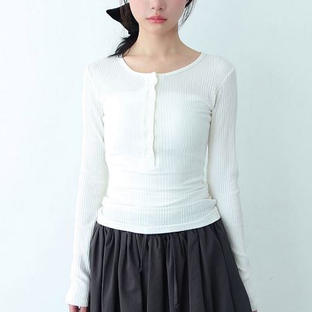 Dongdaemum Women’s Shirts, Tops & T-Shirts, a testament to the elegance and quality of wholesale Korean fashion.