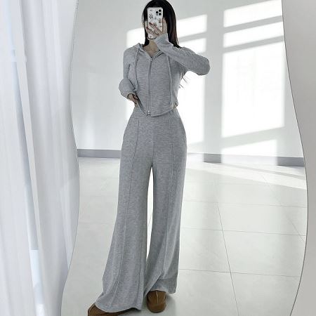 Dongdaemum Women’s One-Pieces, a testament to the elegance and quality of wholesale Korean fashion.