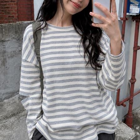 Dongdaemum Women’s Shirts, Tops & T-Shirts, a testament to the elegance and quality of wholesale Korean fashion.