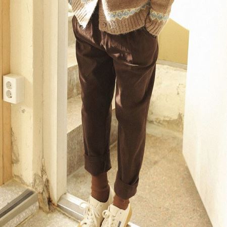 Dongdaemum Women’s Pants, a testament to the elegance and quality of wholesale Korean fashion.