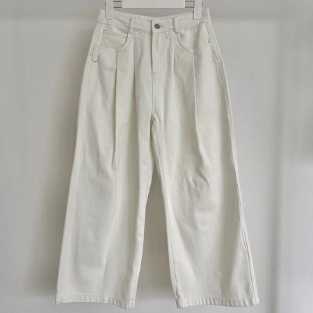 Dongdaemum Women’s Pants, a testament to the elegance and quality of wholesale Korean fashion.