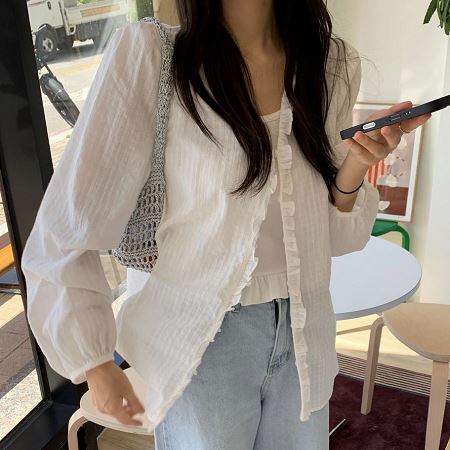 Dongdaemum Women’s Shirts, Tops & T-Shirts, a testament to the elegance and quality of wholesale Korean fashion.