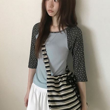 Dongdaemum Women’s Shirts, Tops & T-Shirts, a testament to the elegance and quality of wholesale Korean fashion.