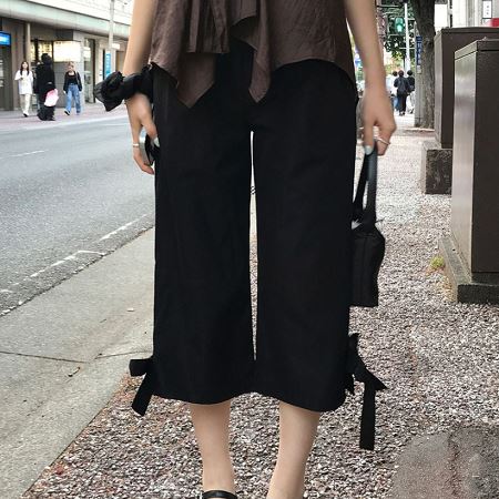 Dongdaemum Women’s Pants, a testament to the elegance and quality of wholesale Korean fashion.