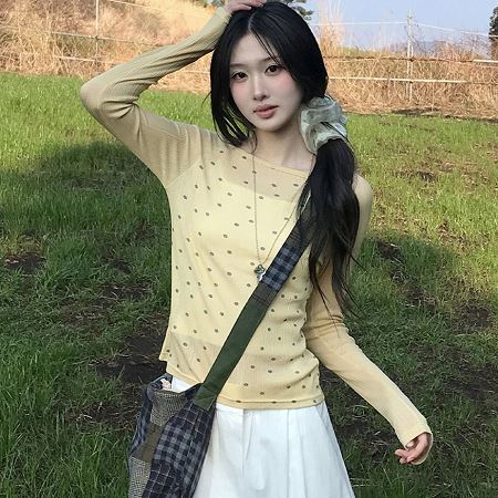 Dongdaemum Women’s Shirts, Tops & T-Shirts, a testament to the elegance and quality of wholesale Korean fashion.