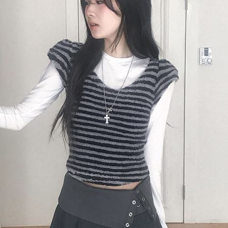 Dongdaemum Women’s Shirts, Tops & T-Shirts, a testament to the elegance and quality of wholesale Korean fashion.