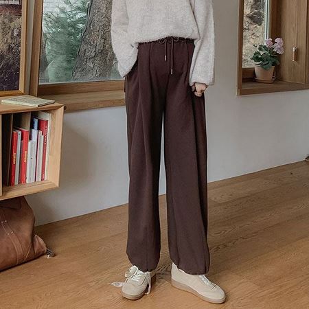 Dongdaemum Women’s Pants, a testament to the elegance and quality of wholesale Korean fashion.