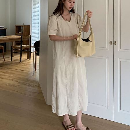 Dongdaemum Women’s Dresses, a testament to the elegance and quality of wholesale Korean fashion.
