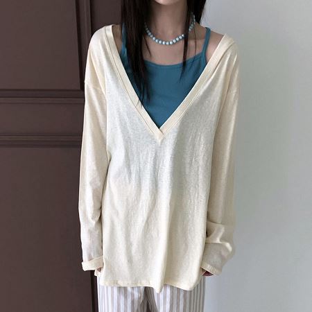 Dongdaemum Women’s Shirts, Tops & T-Shirts, a testament to the elegance and quality of wholesale Korean fashion.