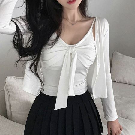 Dongdaemum Women’s One-Pieces, a testament to the elegance and quality of wholesale Korean fashion.