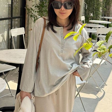 Dongdaemum Women’s Shirts, Tops & T-Shirts, a testament to the elegance and quality of wholesale Korean fashion.
