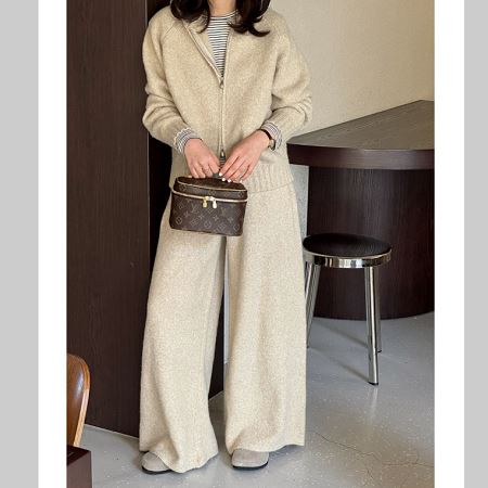 Dongdaemum Women’s One-Pieces, a testament to the elegance and quality of wholesale Korean fashion.