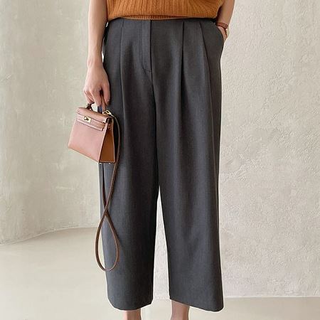 Dongdaemum Women’s Pants, a testament to the elegance and quality of wholesale Korean fashion.