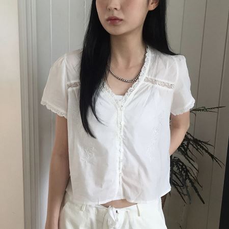 Dongdaemum Women’s Shirts, Tops & T-Shirts, a testament to the elegance and quality of wholesale Korean fashion.