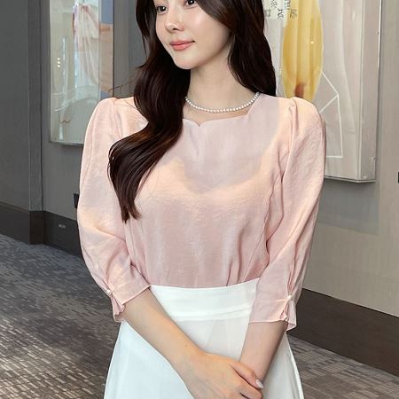 Dongdaemum Women’s Shirts, Tops & T-Shirts, a testament to the elegance and quality of wholesale Korean fashion.