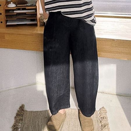 Dongdaemum Women’s Pants, a testament to the elegance and quality of wholesale Korean fashion.