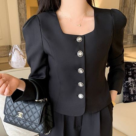 Dongdaemum Women’s One-Pieces, a testament to the elegance and quality of wholesale Korean fashion.