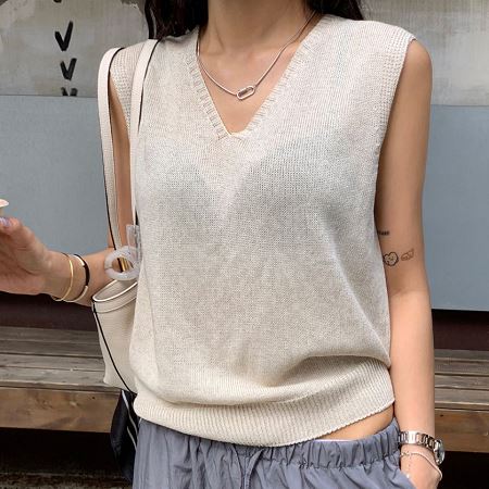 Dongdaemum Women’s Shirts, Tops & T-Shirts, a testament to the elegance and quality of wholesale Korean fashion.