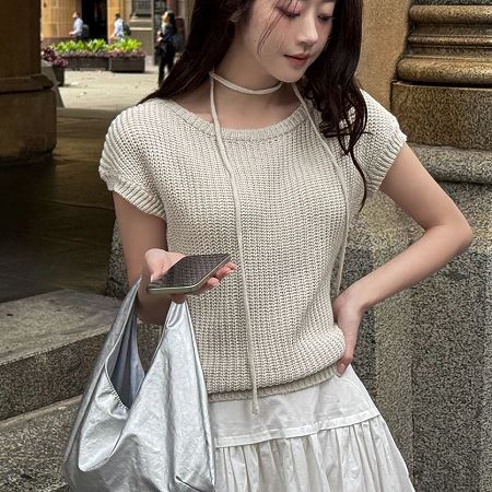 Dongdaemum Women’s Shirts, Tops & T-Shirts, a testament to the elegance and quality of wholesale Korean fashion.