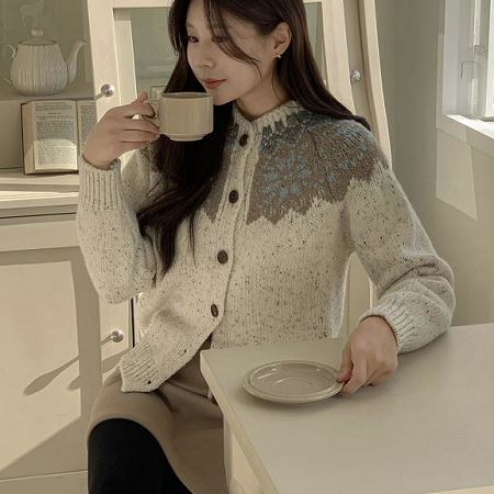 Dongdaemum Women’s Coats & Jackets, a testament to the elegance and quality of wholesale Korean fashion.