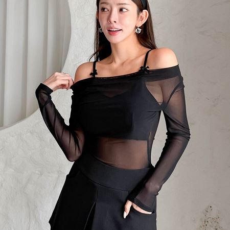 Dongdaemum Women’s Shirts, Tops & T-Shirts, a testament to the elegance and quality of wholesale Korean fashion.