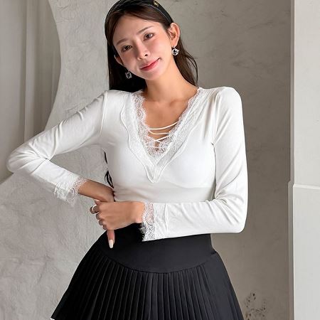 Dongdaemum Women’s Shirts, Tops & T-Shirts, a testament to the elegance and quality of wholesale Korean fashion.