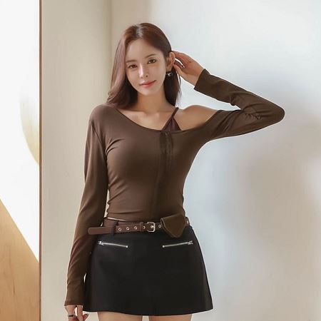 Dongdaemum Women’s Shirts, Tops & T-Shirts, a testament to the elegance and quality of wholesale Korean fashion.