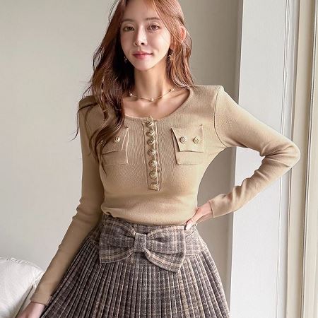 Dongdaemum Women’s Shirts, Tops & T-Shirts, a testament to the elegance and quality of wholesale Korean fashion.