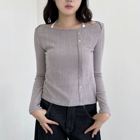 Dongdaemum Women’s Shirts, Tops & T-Shirts, a testament to the elegance and quality of wholesale Korean fashion.