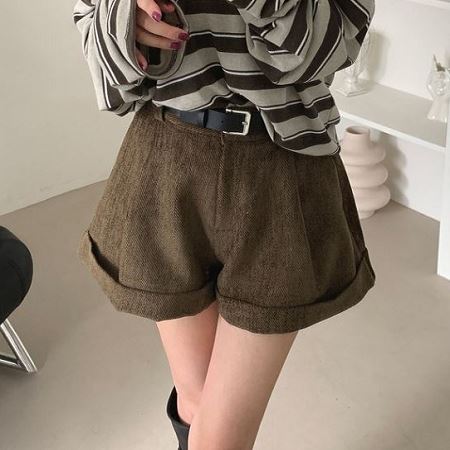 Dongdaemum Women’s Pants, a testament to the elegance and quality of wholesale Korean fashion.