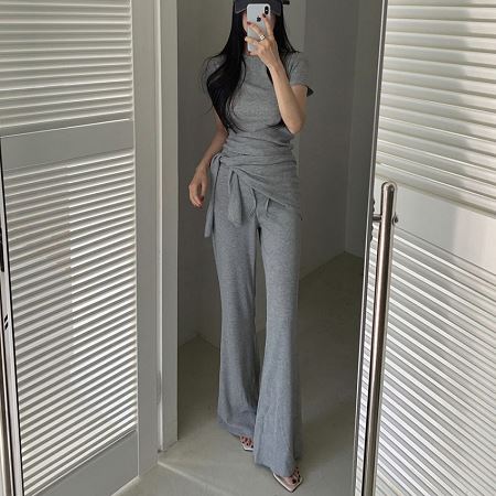 Dongdaemum Women’s One-Pieces, a testament to the elegance and quality of wholesale Korean fashion.
