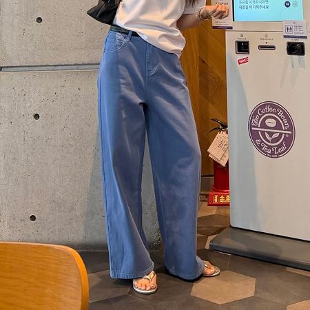 Dongdaemum Women’s Pants, a testament to the elegance and quality of wholesale Korean fashion.
