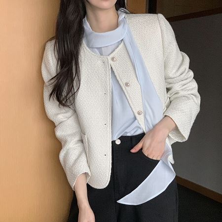 Dongdaemum Women’s Coats & Jackets, a testament to the elegance and quality of wholesale Korean fashion.