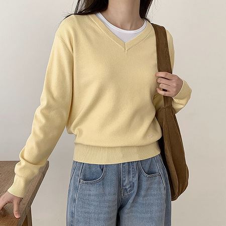 Dongdaemum Women’s Shirts, Tops & T-Shirts, a testament to the elegance and quality of wholesale Korean fashion.