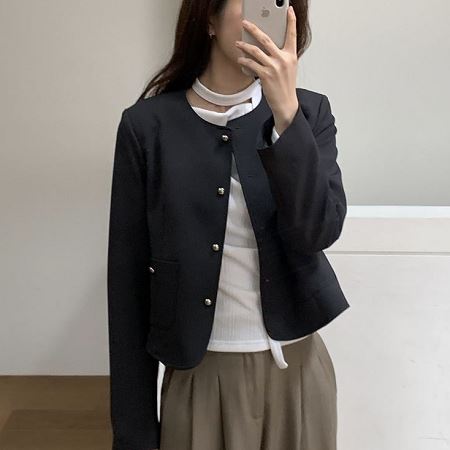 Dongdaemum Women’s Coats & Jackets, a testament to the elegance and quality of wholesale Korean fashion.