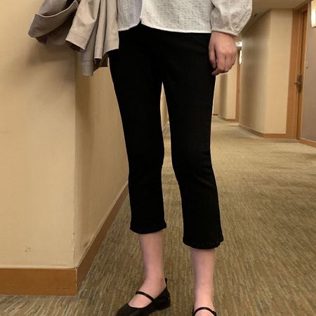 Dongdaemum Women’s Pants, a testament to the elegance and quality of wholesale Korean fashion.